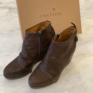 Coclico Heller wedge booties